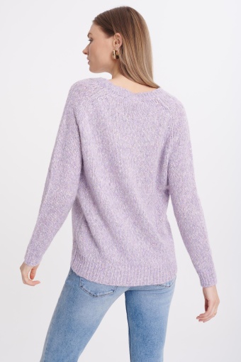 Lawendowy sweter z dekoltem V