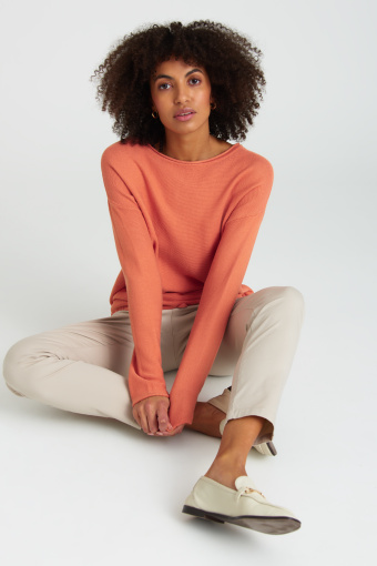 Pomarańczowy sweter z troczkami u dołu Pomarańczowy sweter z troczkami u dołu