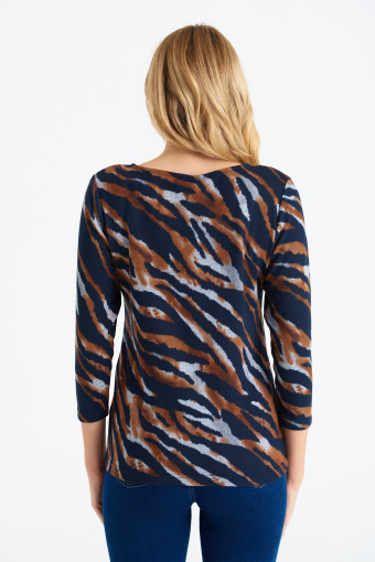 Uniwersalny, dopasowany sweter ze zwierzęcym printem Uniwersalny, dopasowany sweter ze zwierzęcym printem