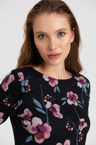Klasyczny sweter z rękawem 3/4, nadruk w różowe kwiaty