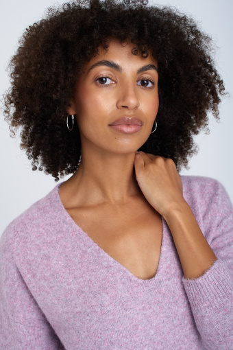 Lawendowy sweter oversize Lawendowy sweter oversize