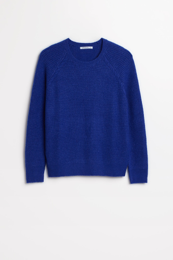 Ciemnoniebieski sweter ze strukturalnej dzianiny