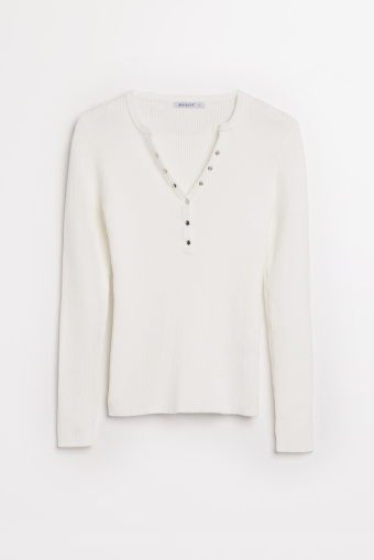 Sweter w prążek z dekoltem na zatrzaski