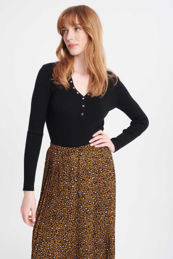 Czarny sweter z dzianiny w prążek