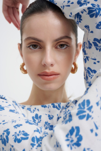 Sweter z dekoltem o-neck 