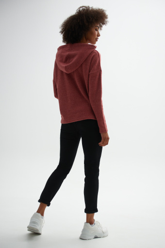 Sweter z kapturem z miękkiej dzianiny