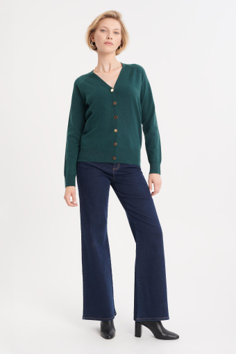 Wiskozowy sweter w zielonym kolorze