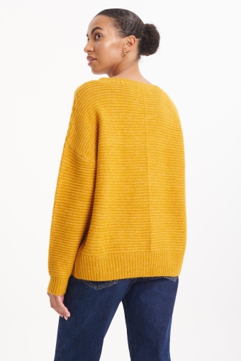 Stylowy sweter w musztardowym kolorze Stylowy sweter w musztardowym kolorze