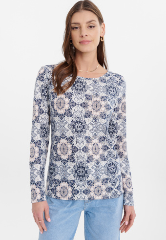 Sweter o klasycznym fasonie, wzór paisley