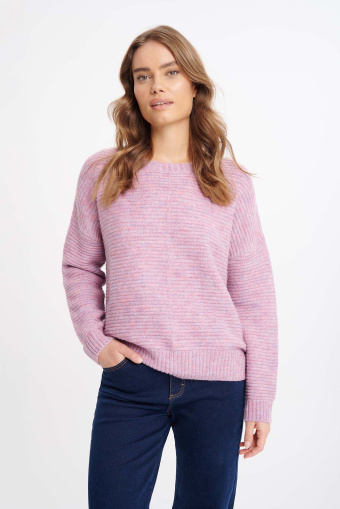 Klasyczny, prosty sweter w jasnym odcieniu fioletu Klasyczny, prosty sweter w jasnym odcieniu fioletu