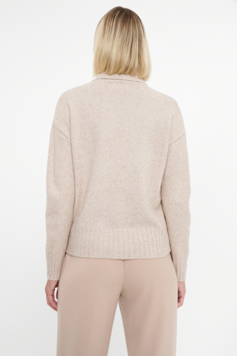 Klasyczny beżowy sweter z golfem Klasyczny beżowy sweter z golfem