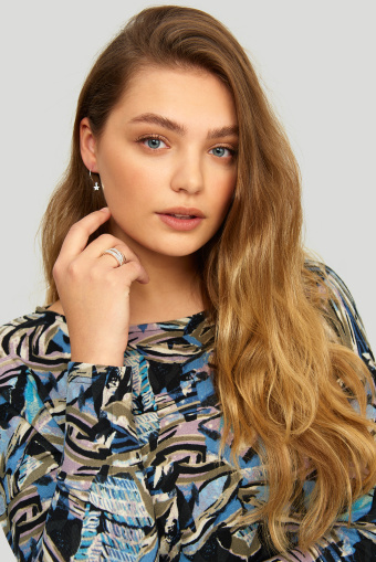 Sweter z miękkiej dzianiny z nadrukiem