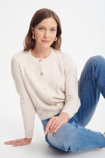 Kremowy kardigan z ozdobnym splotem