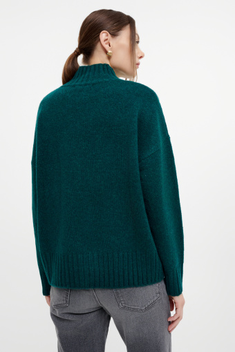 Ciemnozielony sweter z golfem