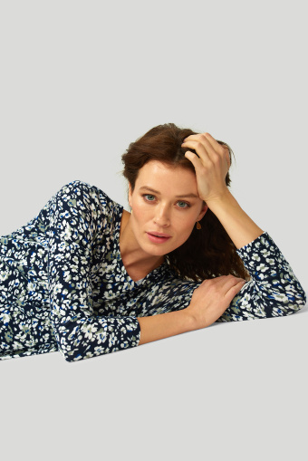 Uniwersalny sweter z nadrukiem