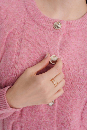 Różowy kardigan z warkoczami Różowy kardigan z warkoczami