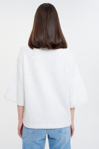 Luźny sweter w kremowym kolorze Luźny sweter w kremowym kolorze