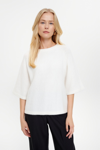 Luźny sweter w kremowym kolorze Luźny sweter w kremowym kolorze