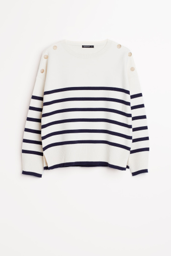 Sweter w paski, dekoracyjne guziki na ramionach