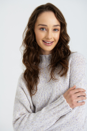 Luźny sweter z półgolfem, szary melanż