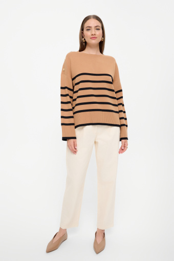 Karmelowy sweter w paski