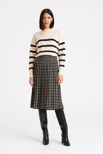Kremowo-czarny sweter w paski Kremowo-czarny sweter w paski
