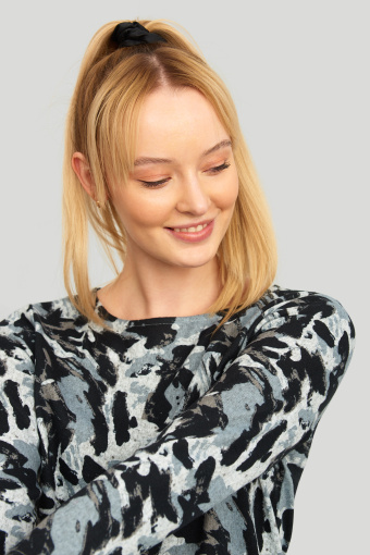 Uniwersalny sweter z nadrukiem