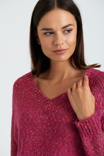 Różowy, luźny sweter z dekoltem w V