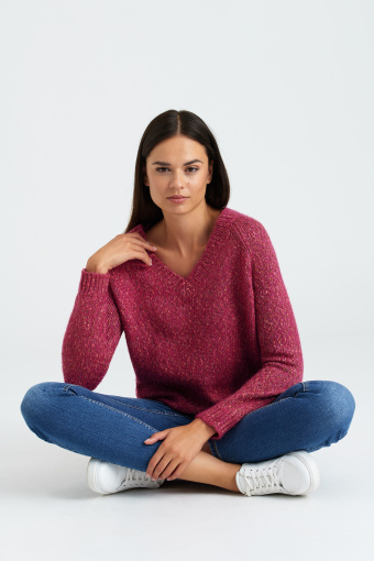 Różowy, luźny sweter z dekoltem w V