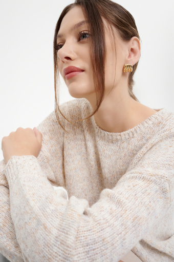 Kremowy sweter z półokrągłym dekoltem Kremowy sweter z półokrągłym dekoltem