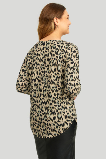 Sweter z miękkiej dzianiny z zaokrąglonym dołem