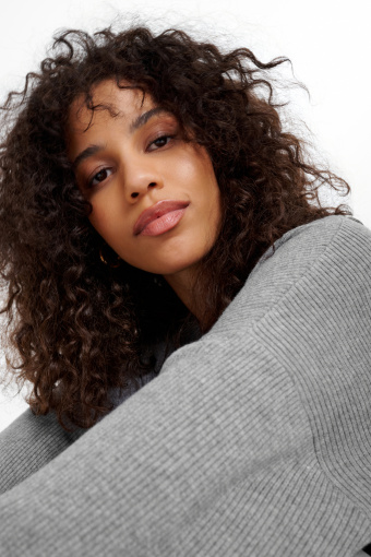 Szary klasyczny sweter Szary klasyczny sweter