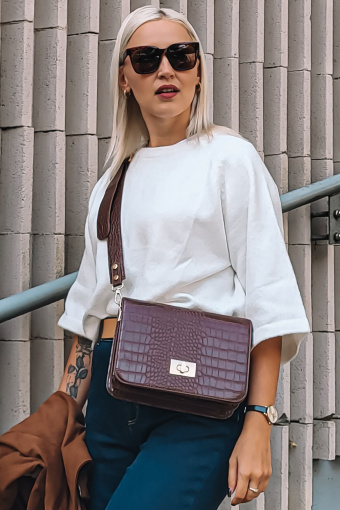 Sweter o luźnym fasonie w kolorze złamanej bieli