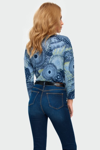 Sweter o luźnym kroju z nadrukiem