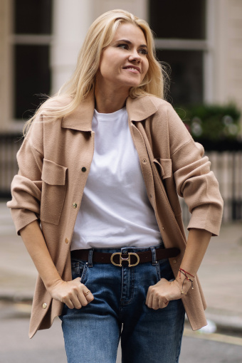 Dzianinowa kurtka z kieszeniami na przodzie