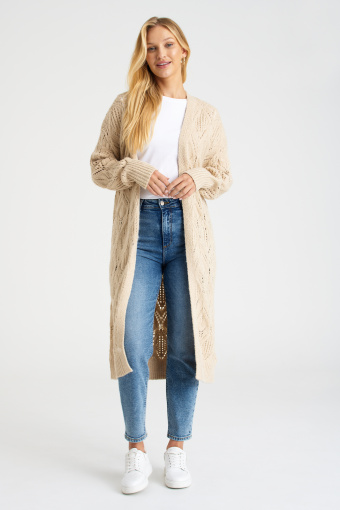 Długi, ażurowy kardigan w jasnobeżowym kolorze