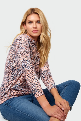 Sweter o luźnym kroju z nadrukiem