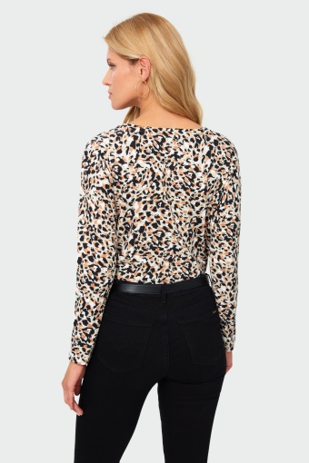 Sweter o luźnym kroju z nadrukiem Sweter o luźnym kroju z nadrukiem