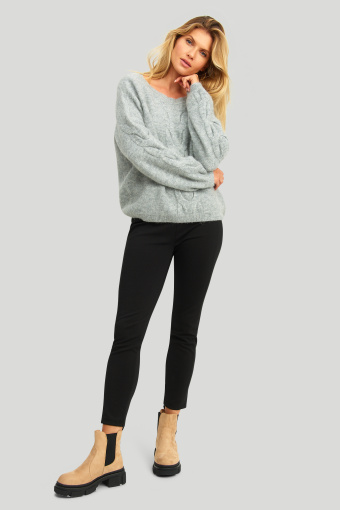 Sweter o luźnym kroju z ozdobnymi warkoczami Sweter o luźnym kroju z ozdobnymi warkoczami