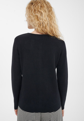 Dopasowany czarny kardigan