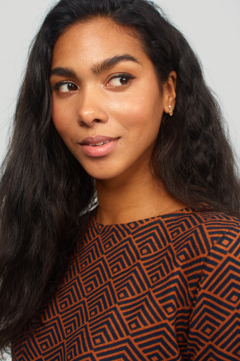 Sweter z miękkiej dzianiny z nadrukiem