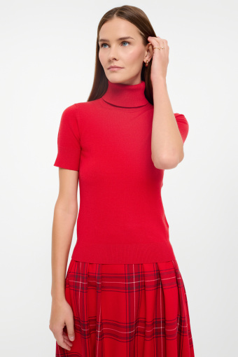 Dopasowany czerwony golf z krótkim rękawem Dopasowany czerwony golf z krótkim rękawem