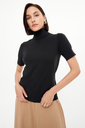 Czarny wiskozowy golf z krótkim rękawem