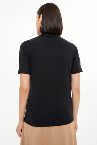 Czarny wiskozowy golf z krótkim rękawem