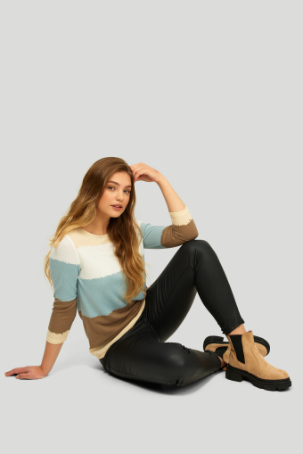 Sweter z miękkiej dzianiny z nadrukiem