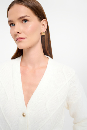 Kremowy kardigan z dekoracyjnymi guzikami