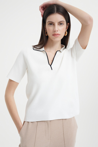 Sweter z falbaniastym kołnierzykiem 