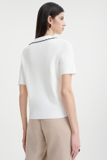 Sweter z falbaniastym kołnierzykiem 