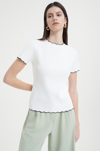 Sweter z lamówką o falbaniastym kształcie 