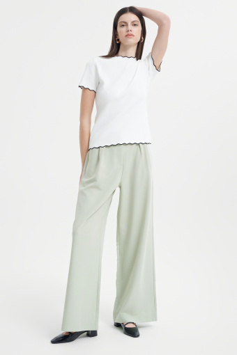 Sweter z lamówką o falbaniastym kształcie 